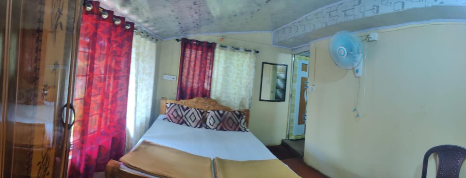 Danny'S Den Villa Madikeri Exteriör bild